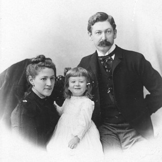 Photo of H. P. Lovecraft and parents, 1892